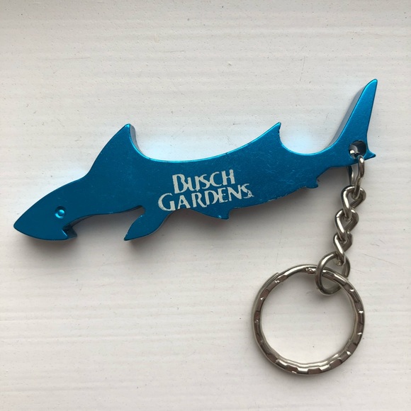 Vintage Busch Gardens shark bottle opener keychain - Picture 2 of 6
